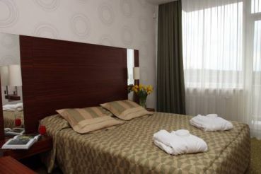 Deluxe Suite with Spa Package - Massage Delight