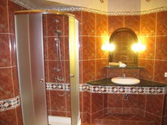 Deluxe Three-Bedroom Apartment